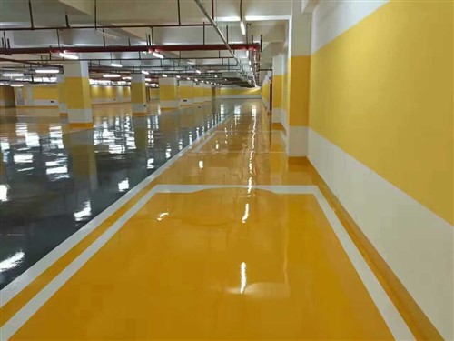 Pintura epoxi para pisos a base de agua
